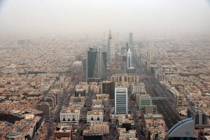 Marketing Internacional | ISCAL | Saudi Arabia | The view on downtown from Sky bridge in Kingdom Centre, Burj Al-Mamlaka in Riyadh, Saudi Arabia