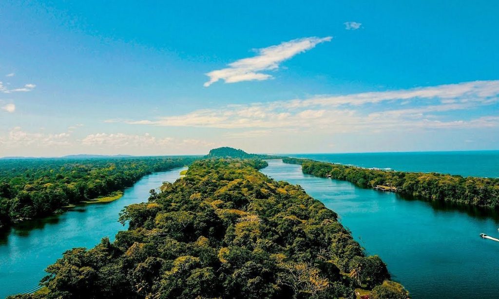 Imagem relativa ao Parque Nacional Tortuguero, um dos destinos ecoturísticos mais conhecidos da Costa Rica